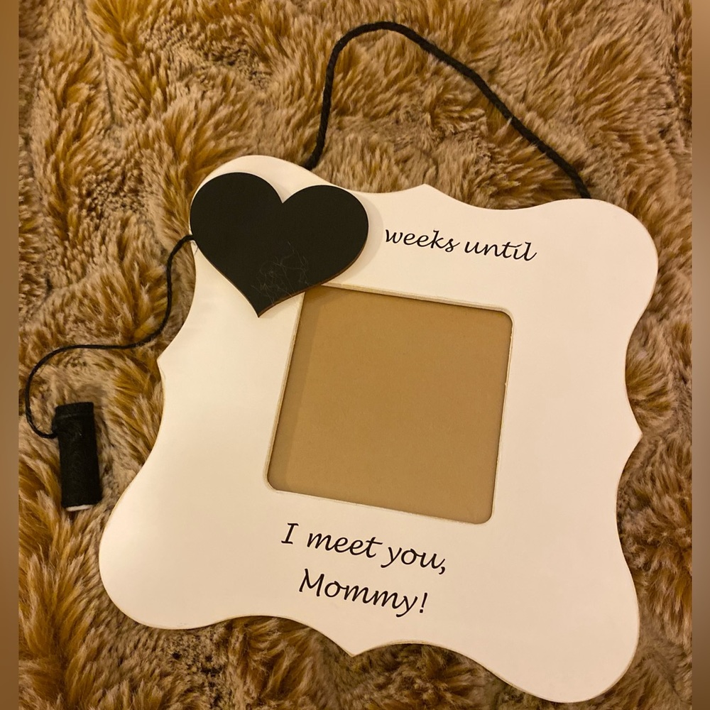 NWOT baby countdown frame